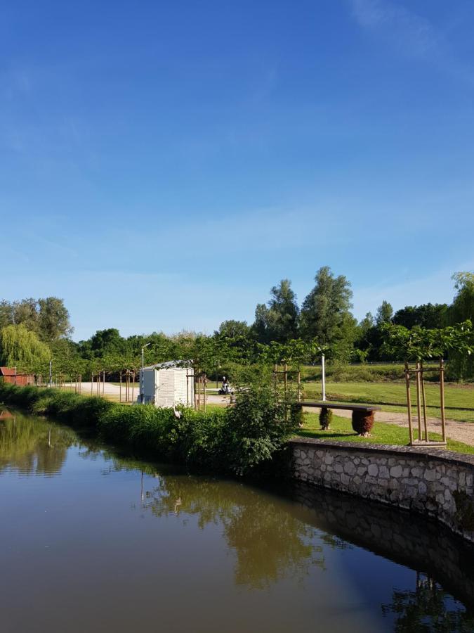 Hotel Restaurant Le Moulin De La Renne Adults Only Proche Zoo De Beauval Thésée Exterior foto